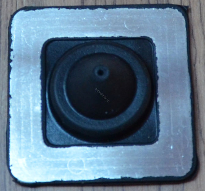 Szczelne przejście dachowe z EPDM dla dachów metalowych MINI Master Flash.